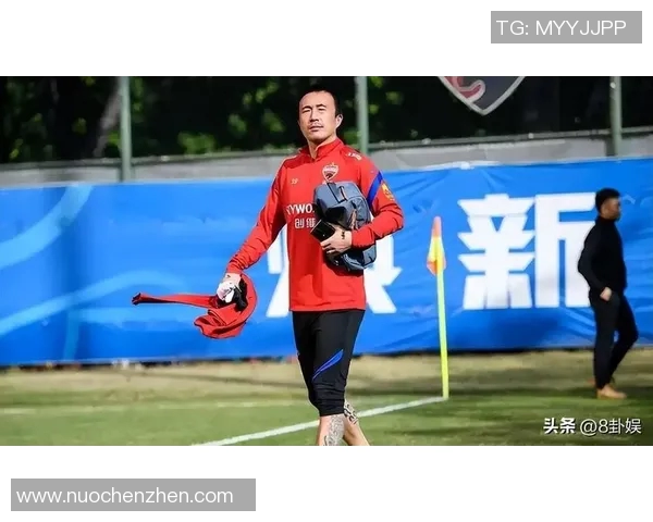 中国足球明星在街头打野球的精彩瞬间与热血场景分享